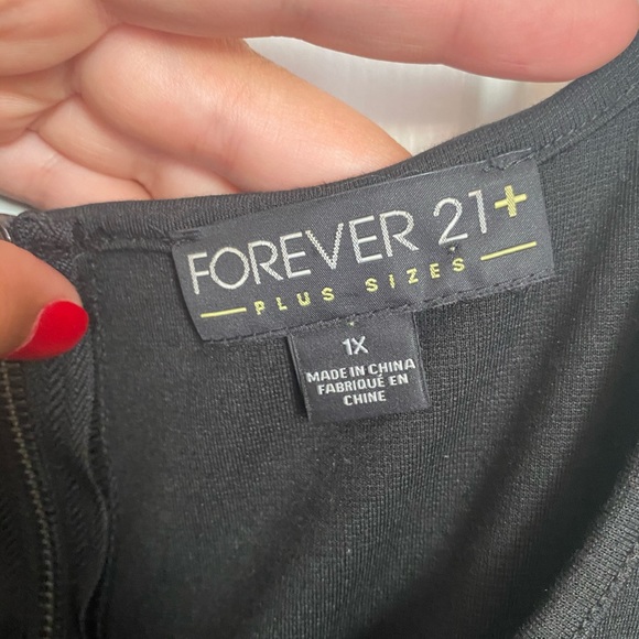 Black peplum dress with mesh - Picture 3 of 3